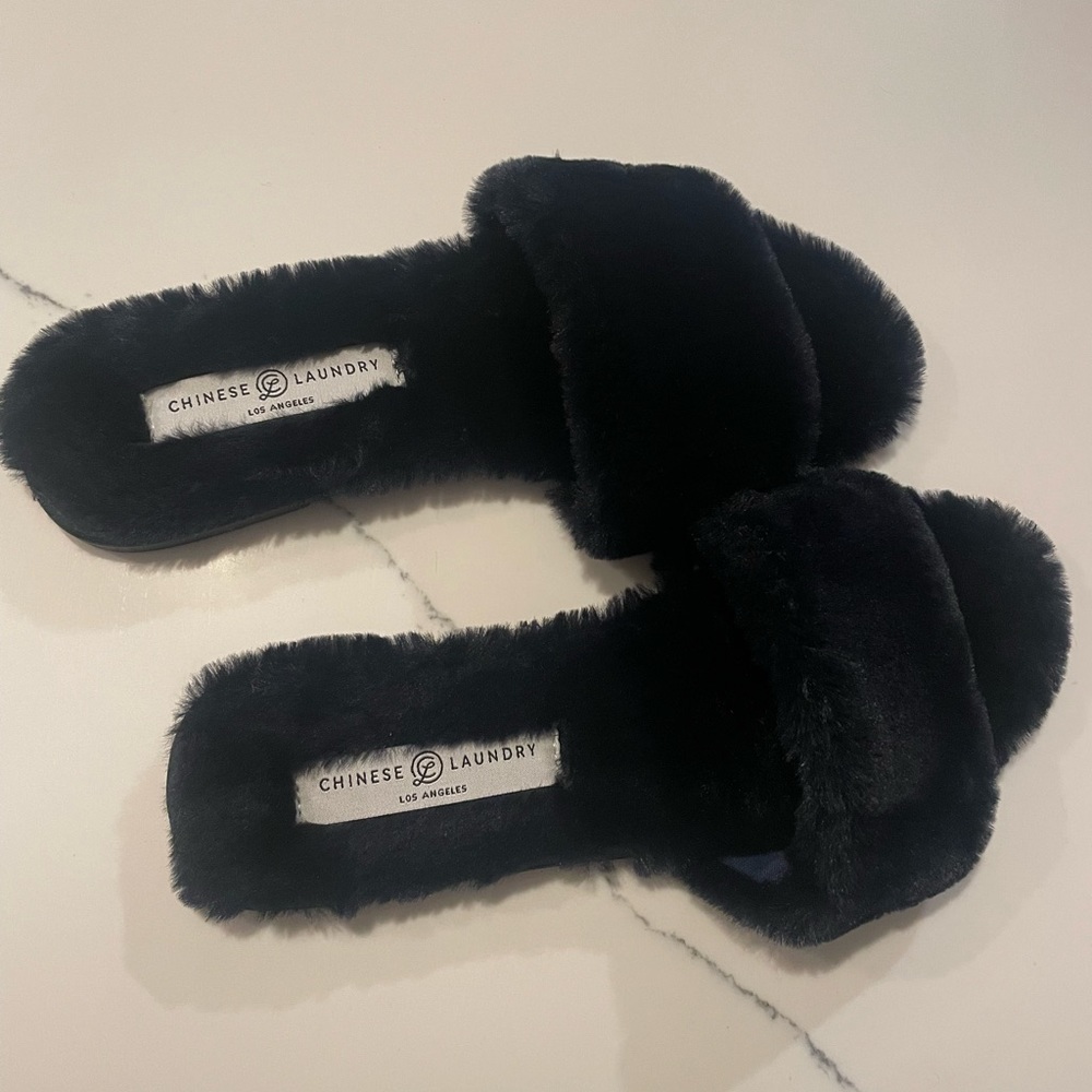 dark navy blue Chinese laundry slippers